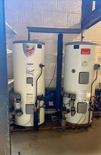 https://huntingdalehotwater.com.au/uploads/2025/06/electric-hot-water-system-10198.jpg