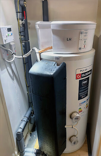 https://huntingdalehotwater.com.au/uploads/2025/06/electric-hot-water-system-70649.jpg