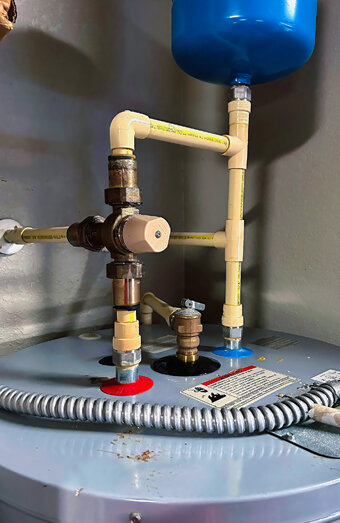 https://huntingdalehotwater.com.au/uploads/2025/06/electric-hot-water-system-73015.jpg