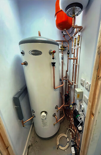 https://huntingdalehotwater.com.au/uploads/2025/06/gas-hot-water-system-11703.jpg