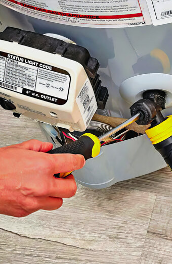 https://huntingdalehotwater.com.au/uploads/2025/06/hot-water-servicing-70528.jpg