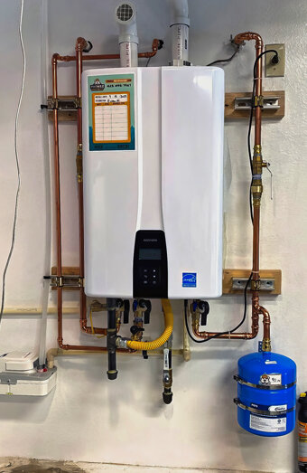 https://huntingdalehotwater.com.au/uploads/2025/06/instant-hot-water-systems-42978.jpg