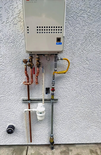 https://huntingdalehotwater.com.au/uploads/2025/06/thermostatic-water-systems-62598.jpg